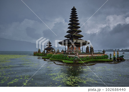 Pura Ulun Danu Beratan (Pura Ulun Danu Bratan or Pura Bratan ) which is a major Hindu Shaivite temple in Bali on the shores of lake Bratan in the mountains near Bedugul. Pura Ulun Danu Beratan (Pura Ulun Danu Bratan or Pura Bratan ) which is a major Hindu Shaivite temple in Bali on the shores of lake Bratan in the mountains near Bedugul. 102686440