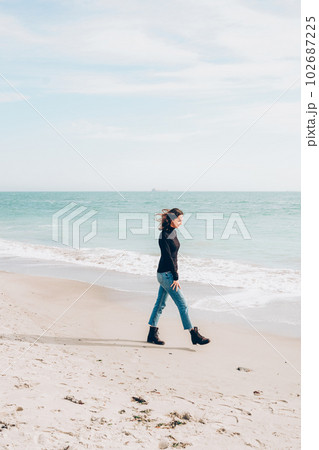 Young cheerful woman enjoing sunny day on the beach 102687225
