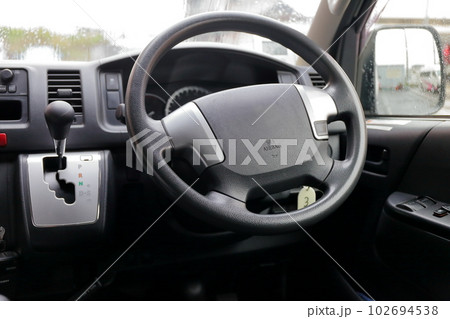 ワゴン車の運転席 イメージ ワゴン車の運転席 イメージ 102694538