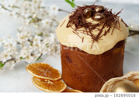 Easter cake and golden eggs on table 102695018