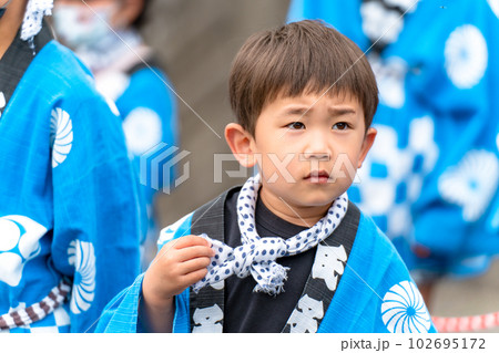 お祭り ハッピを着た子供 お祭り ハッピを着た子供 102695172