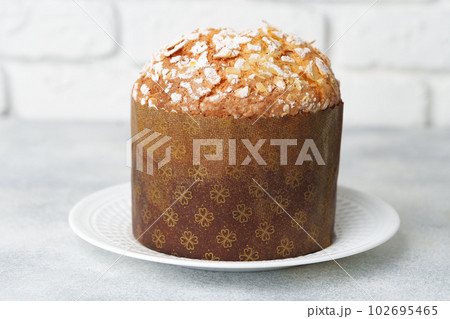 Easter cake with sugar powder on gray background 102695465