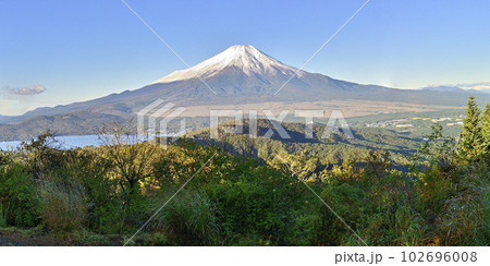 道志山塊の石割山山頂からの富士山パノラマ 道志山塊の石割山山頂からの富士山パノラマ 102696008