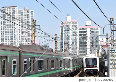韓国 ソウルの地下鉄車両(2号線・2000系電車4次車と2次車) 102700265