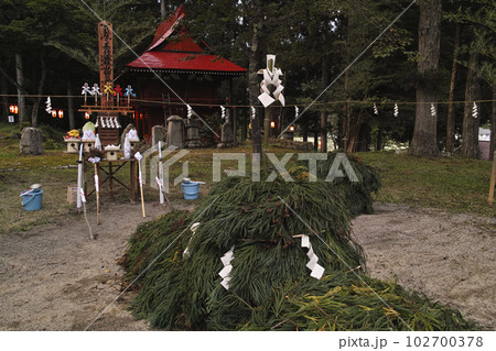 大井沢湯殿山神社の火渡り神事 102700378