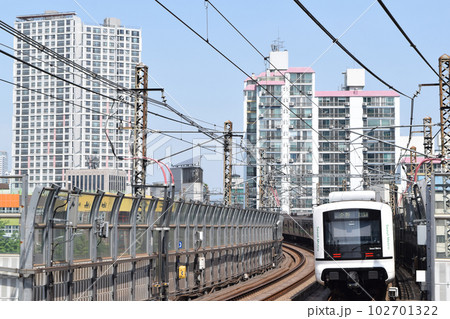韓国 ソウルの地下鉄車両(2号線・2000系電車4次車) 102701322