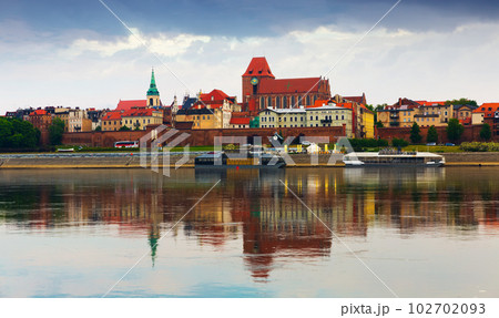 Torun with Cathedral Basilica across Vistula Torun with Cathedral Basilica across Vistula 102702093