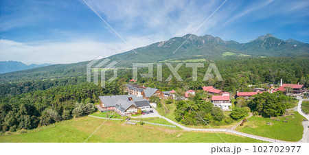 「山梨県」ドローンで清泉寮付近を空撮　北杜市 102702977