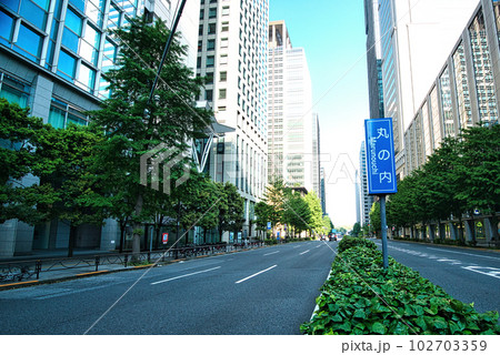 東京経済の中心、東京 大手町オフィスビルの風景 東京経済の中心、東京 大手町オフィスビルの風景 102703359