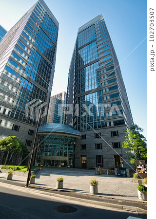 東京経済の中心、東京 大手町オフィスビルの風景 東京経済の中心、東京 大手町オフィスビルの風景 102703507