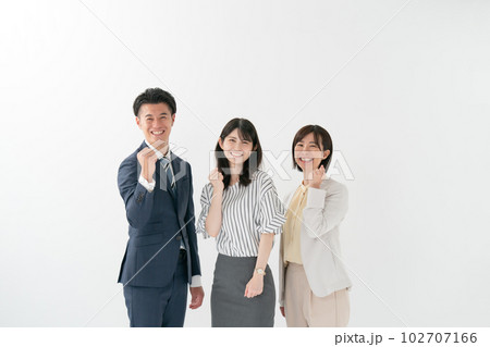 ビジネス 30代 ガッツポーズ ビジネス 30代 ガッツポーズ 102707166