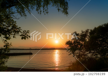 揖斐揖斐長良川河口の夕景 102708199