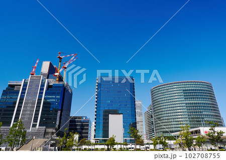 横浜　みなとみらい　新高島駅周辺のビジネス街 102708755