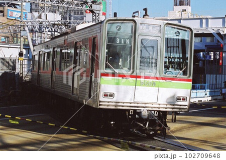京急空港線の折り返し運用に就く千葉ニュータウン鉄道9000形 102709648