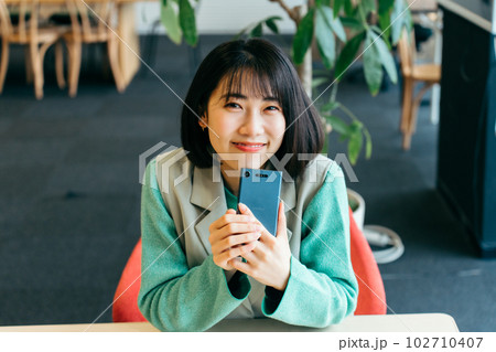 オフィス 女性 オフィス 女性 102710407