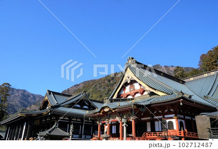 身延山久遠寺の風景 本堂と祖師堂 身延山久遠寺の風景 本堂と祖師堂 102712487