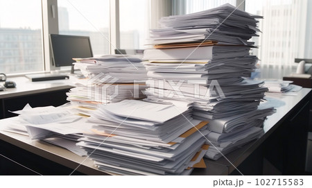デスクの上の書類の山「AI生成画像」 102715583