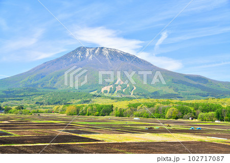 信濃町野尻より黒姫山方面を望む(長野県信濃町)【2023.5】 102717087