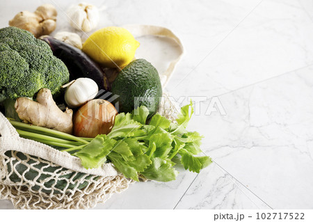 Cotton mesh grocery bag with fresh vegetables. Zero waste shopping concept. 102717522