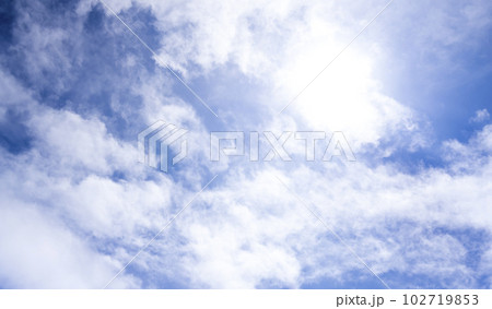 夏空の太陽と雲　横浜 102719853