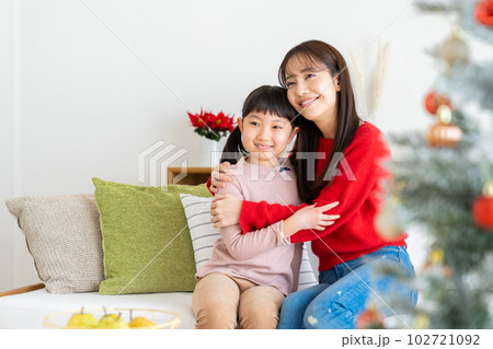 クリスマスの母子 クリスマスの母子 102721092