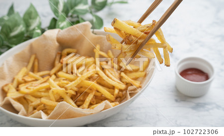 フライドポテト 102722306