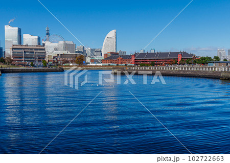 【神奈川の都市風景】横浜象の鼻パークから見たみなとみらの都市風景 102722663