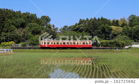 上総川間駅に停車する列車 上総川間駅に停車する列車 102725692