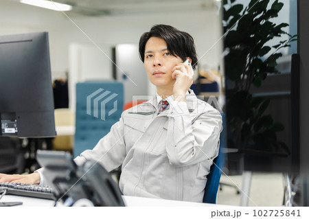 作業着の男性 設計者 開発者 イメージ 作業着の男性 設計者 開発者 イメージ 102725841