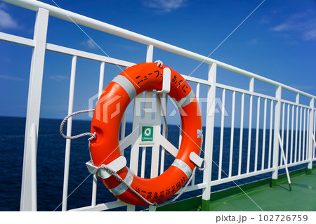 粟国島行きフェリー　船上からの景色　 102726759