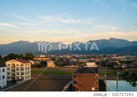 西条市から望む石鎚山系の山々(夕景) 西条市から望む石鎚山系の山々(夕景) 102727263