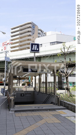 大阪メトロ千日前線の桜川駅4号出入口 102728669