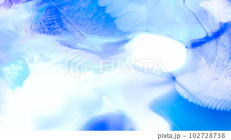 ヒーリング、リラクゼーション関連におすすめの心が癒やされる抽象背景画像。コピースペースあり。 102728738