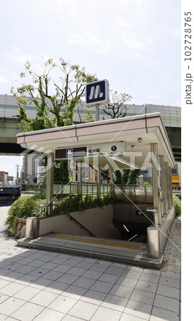 大阪メトロ千日前線の桜川駅1号出入口 大阪メトロ千日前線の桜川駅1号出入口 102728765