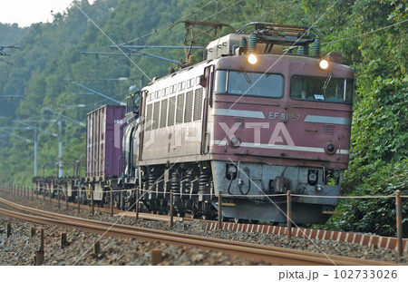 北陸本線　津幡ー倶利伽羅　JR貨物　EF81-27（富山） 102733026