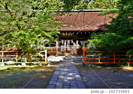 窪八幡神社　拝殿 　山梨県山梨市 102735691