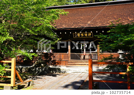 窪八幡神社　拝殿 　山梨県山梨市 102735714