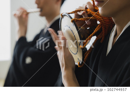 紋付袴　和楽器　鼓　篠笛　 102744937