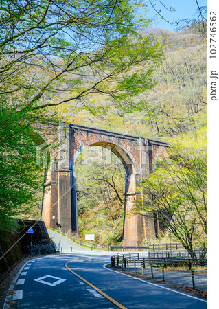 春の碓氷第三橋梁 めがね橋 群馬県安中市 春の碓氷第三橋梁 めがね橋 群馬県安中市 102746562