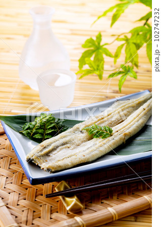 鰻 白焼き 鰻 白焼き 102747232