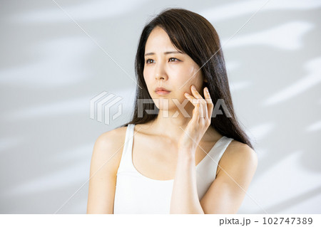 女性 肌 困る 女性 肌 困る 102747389