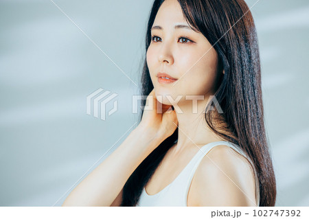 女性　ビューティー 102747392
