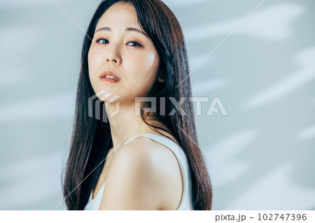 女性　ビューティー 102747396
