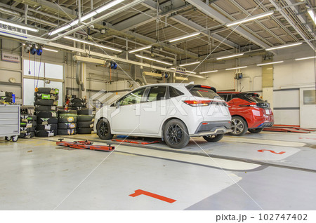 自動車整備工場 102747402