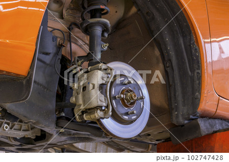 自動車整備工場 102747428