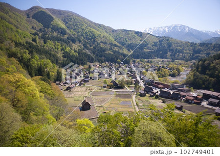 世界遺産飛騨白川郷の春 102749401