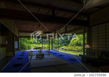 京都　無鄰菴　新緑の季節（京都市左京区南禅寺草川町） 102750096