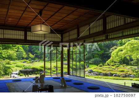 京都 無鄰菴 新緑の季節(京都市左京区南禅寺草川町) 京都 無鄰菴 新緑の季節(京都市左京区南禅寺草川町) 102750097