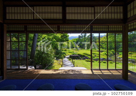 京都 無鄰菴 新緑の季節(京都市左京区南禅寺草川町) 京都 無鄰菴 新緑の季節(京都市左京区南禅寺草川町) 102750109