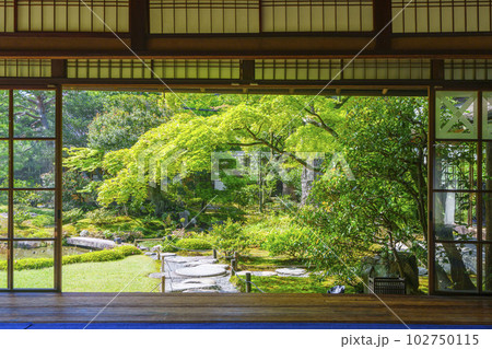 京都 無鄰菴 新緑の季節(京都市左京区南禅寺草川町) 京都 無鄰菴 新緑の季節(京都市左京区南禅寺草川町) 102750115